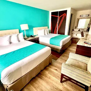 Howard Johnson By Wyndham Downtown Hotel Reno